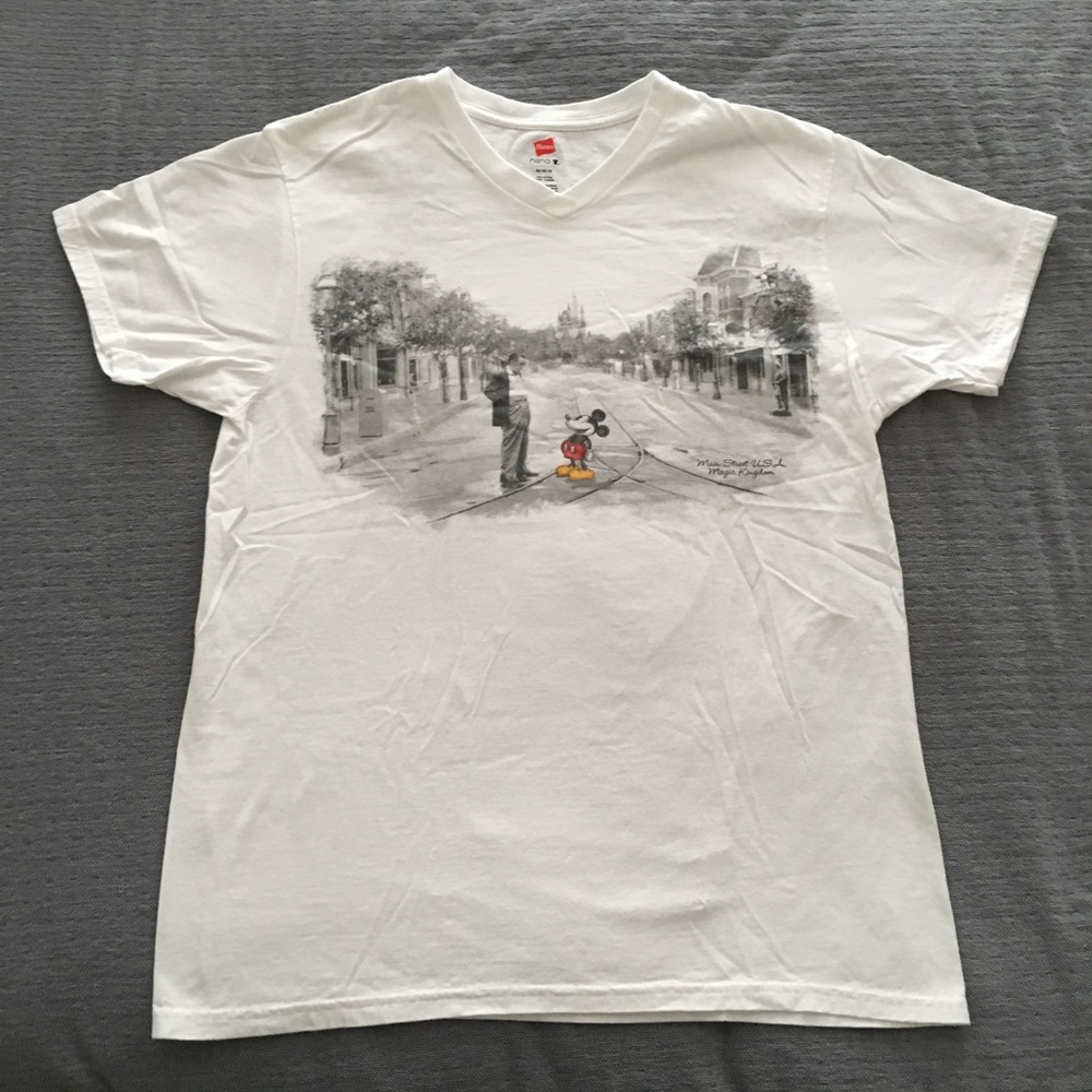 Hanes Men’s Disney T-shirt (100% cotton) NWOT